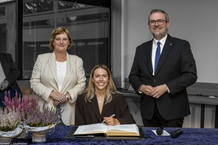 SÄBELFECHTEN-WELTMEISTERIN-EMPFANG-STADT-DORMAGEN